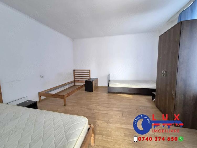 Casă cu 6 camere cu Teren 350 Mp în Babadag