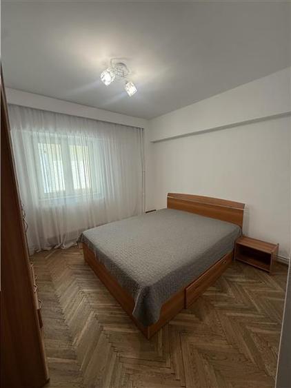 Apartament cu 3 camere decomandat în Tomis II