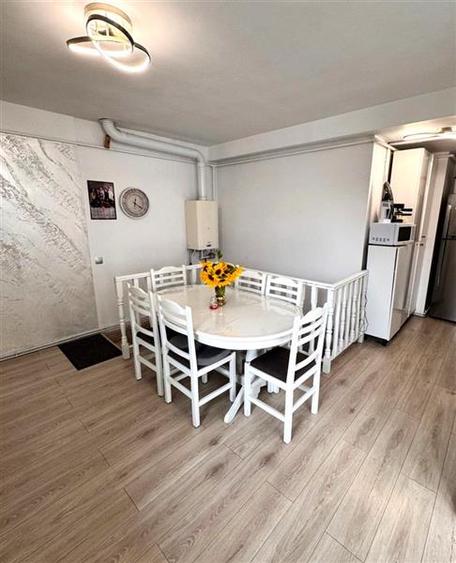 Casă individuală cu 6 camere cu Teren 435 Mp în Central