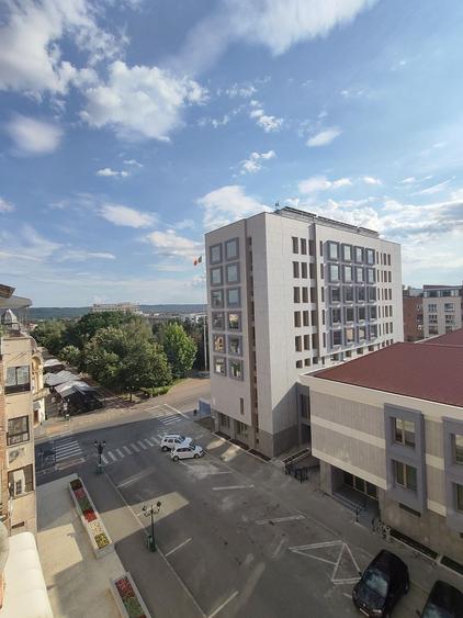 Apartament cu 3 camere decomandat în Gura Văii