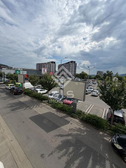 Apartament cu 3 camere decomandat în Independenței