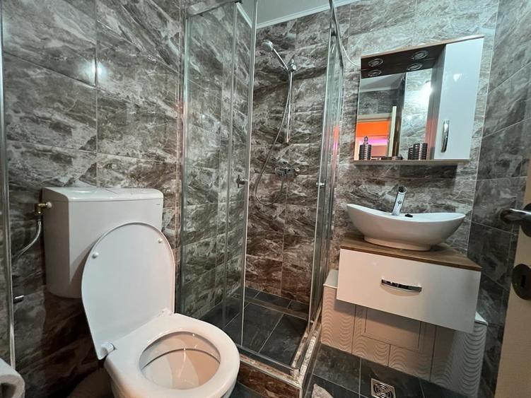Apartament cu 4 camere semidecomandat în Micălaca