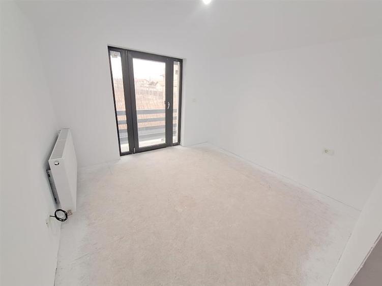 Casă individuală cu 5 camere cu Teren 550 Mp în 9 Mai
