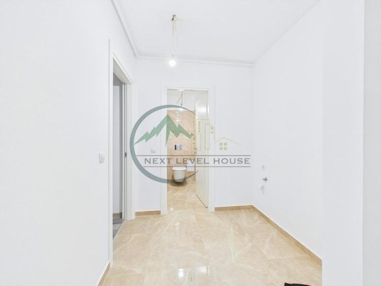 Apartament cu 3 camere decomandat în Tractorul