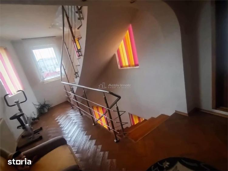 Casă cu 5 camere cu Teren 260 Mp în Piața Centrală