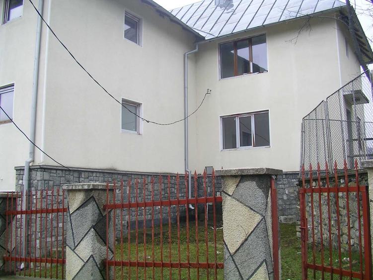 Casă cu 4 camere în Central