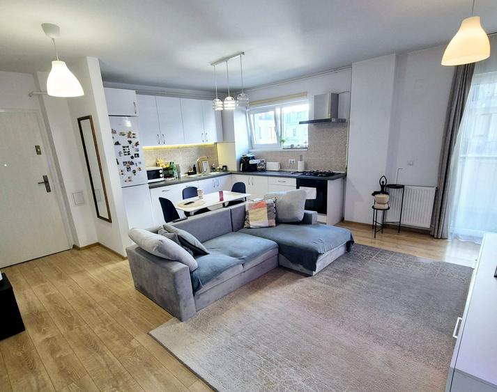 Apartament cu 3 camere semidecomandat, mobilat în Europa