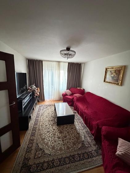 Apartament cu 3 camere decomandat în Crângași