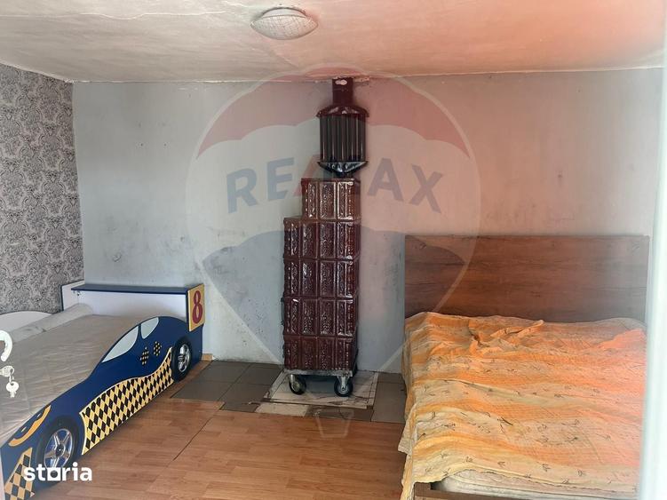 Casă cu 4 camere cu Teren 1071 Mp în Dumbrăvești