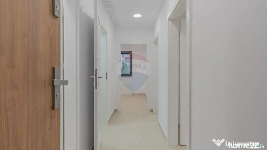 Apartament cu 9 camere decomandat în Astra