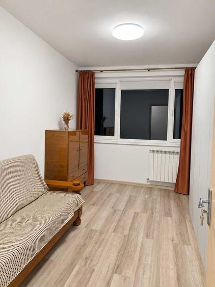 Apartament cu 3 camere decomandat în Fizicienilor