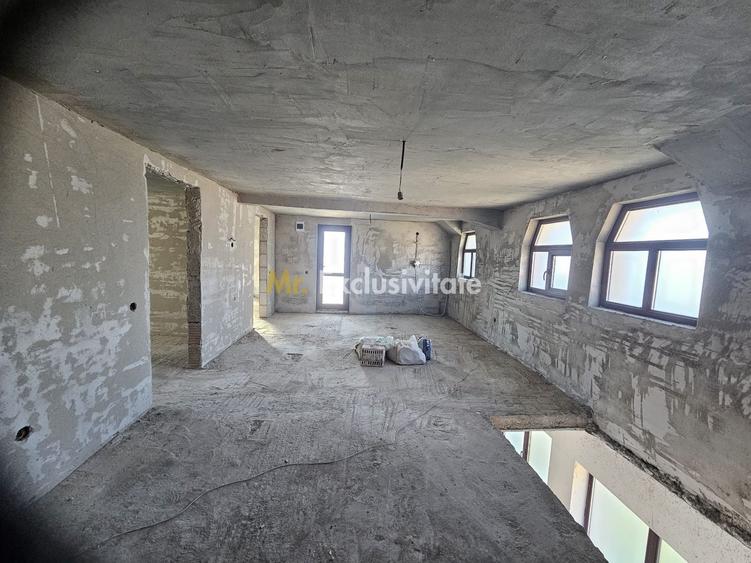 Casă individuală cu 10 camere cu Canalizare în Est