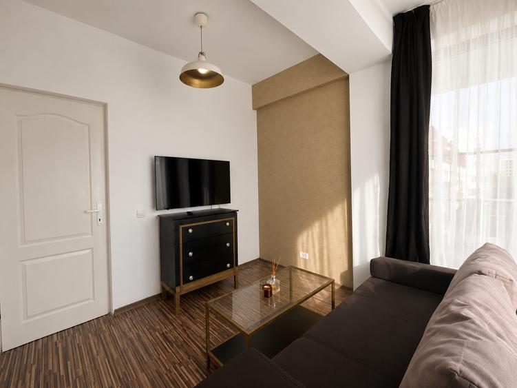 Apartament cu 2 camere decomandat în Universitate