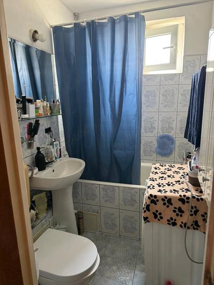 Apartament cu 3 camere semidecomandat în Brâncoveanu