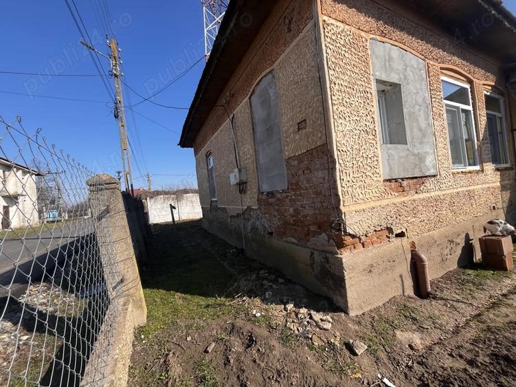 Casă cu 5 camere cu Teren 700 Mp în Goicea