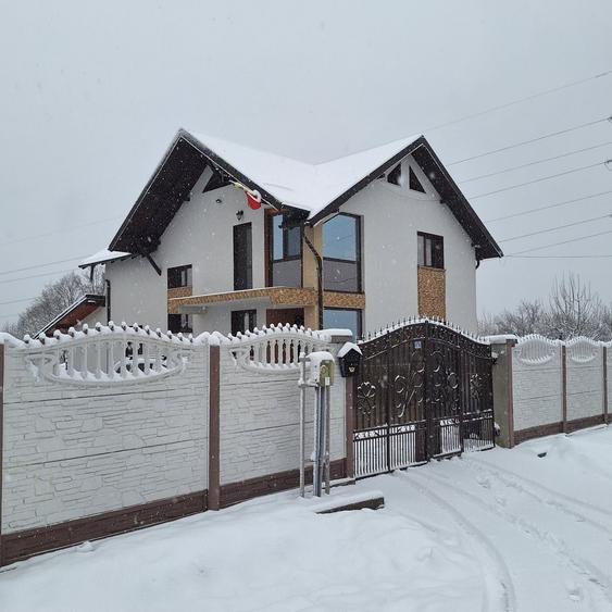 Casă cu 4 camere în Slătioarele