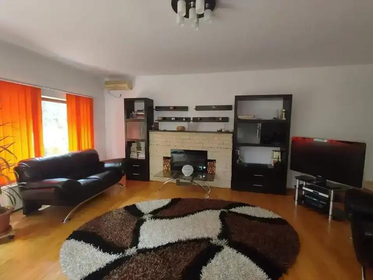 Casă cu 5 camere cu Canalizare în Central