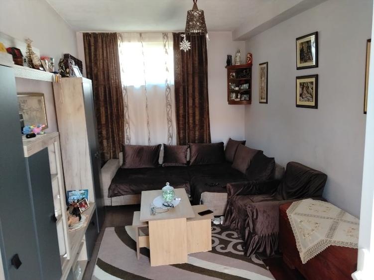 Casă cu 5 camere cu Teren 1200 Mp în Dobrosloveni