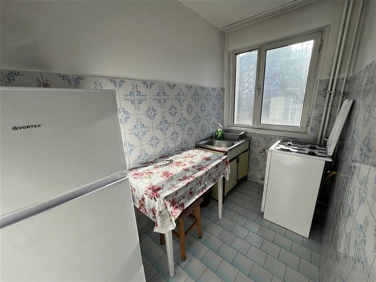 Apartament cu 2 camere nedecomandat, mobilat în Narcisa