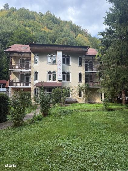 Casă cu 4 camere cu Teren 3000 Mp în Central