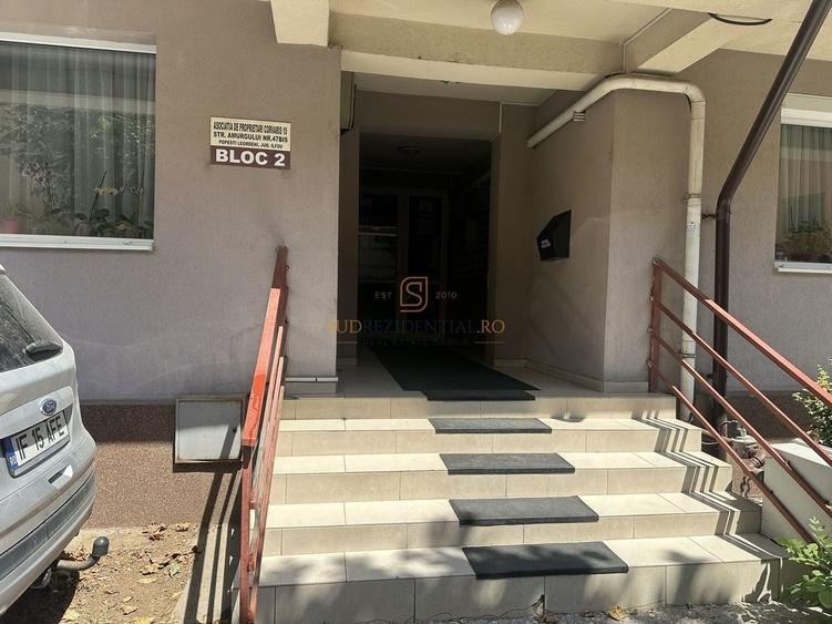 Apartament cu 2 camere semidecomandat, mobilat în Est