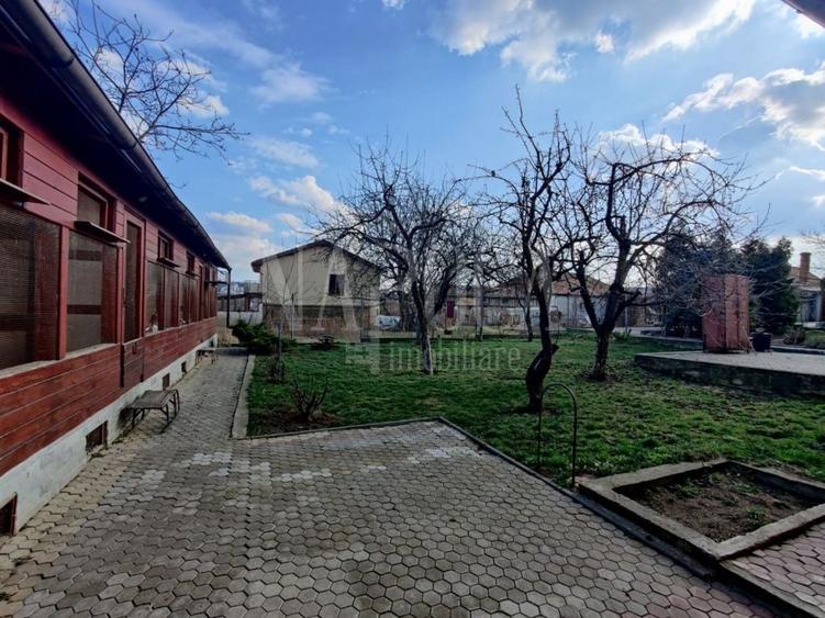 Casă individuală cu 6 camere cu Canalizare în Dâmbul Rotund