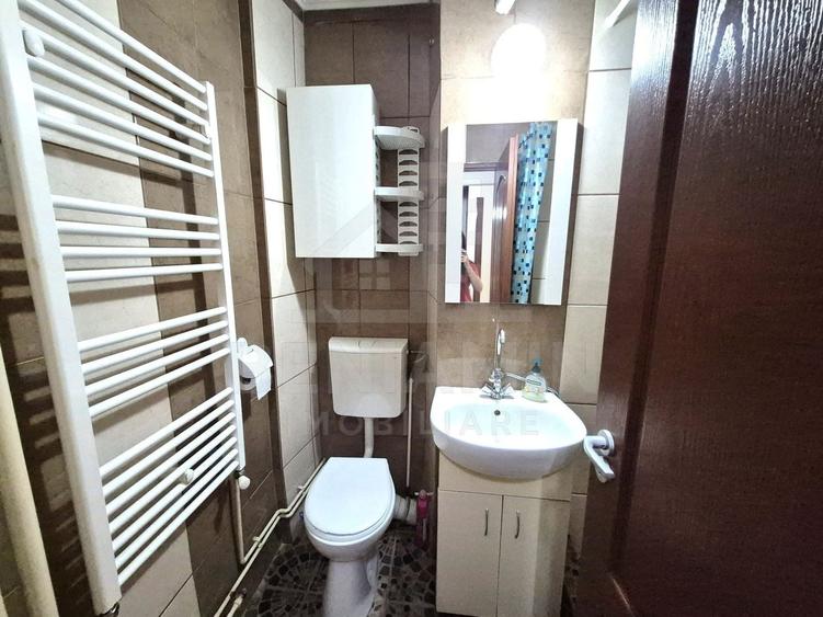 Apartament cu 3 camere semidecomandat, mobilat în Craiovița Nouă
