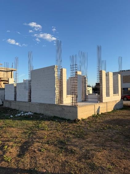 Casă individuală cu 2 camere cu Teren 250 Mp în Central