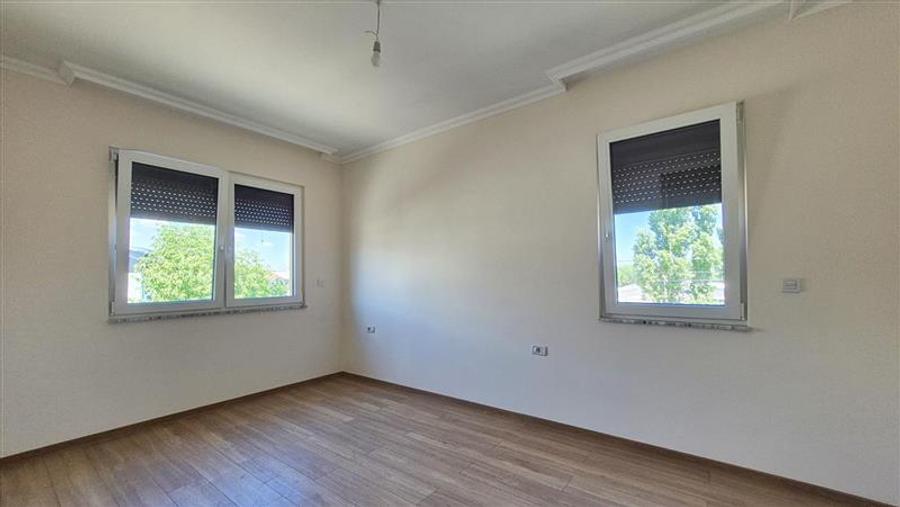 Apartament cu 3 camere nedecomandat în Buziașului