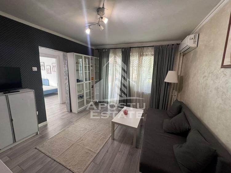 Apartament cu 3 camere semidecomandat în Girocului
