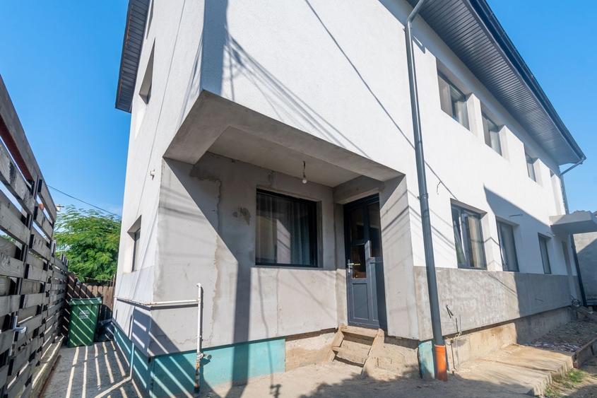 Casă individuală cu 5 camere cu Canalizare în Sud