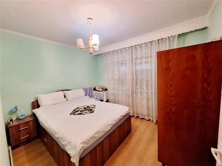Apartament cu 3 camere semidecomandat în Mioriței