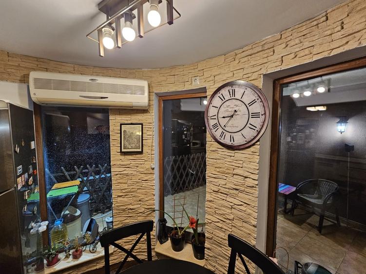 Apartament cu 3 camere decomandat în Drumul Taberei