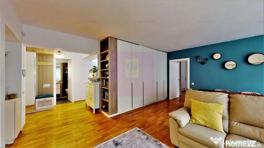 Apartament cu 3 camere semidecomandat în Romană