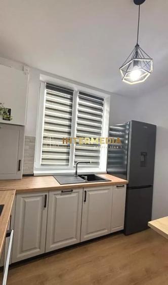 Apartament cu 2 camere semidecomandat, mobilat în Cetate