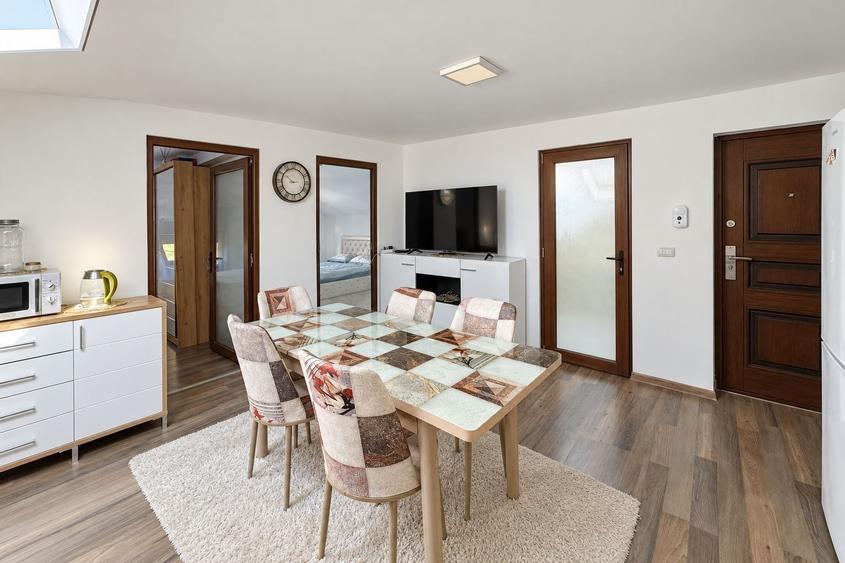 Apartament cu 3 camere semidecomandat, mobilat în Aurel Vlaicu