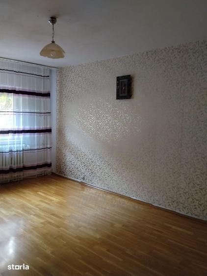 Apartament cu 2 camere decomandat în Sărari