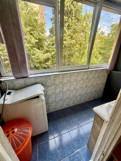 Apartament cu 3 camere semidecomandat în Govândari