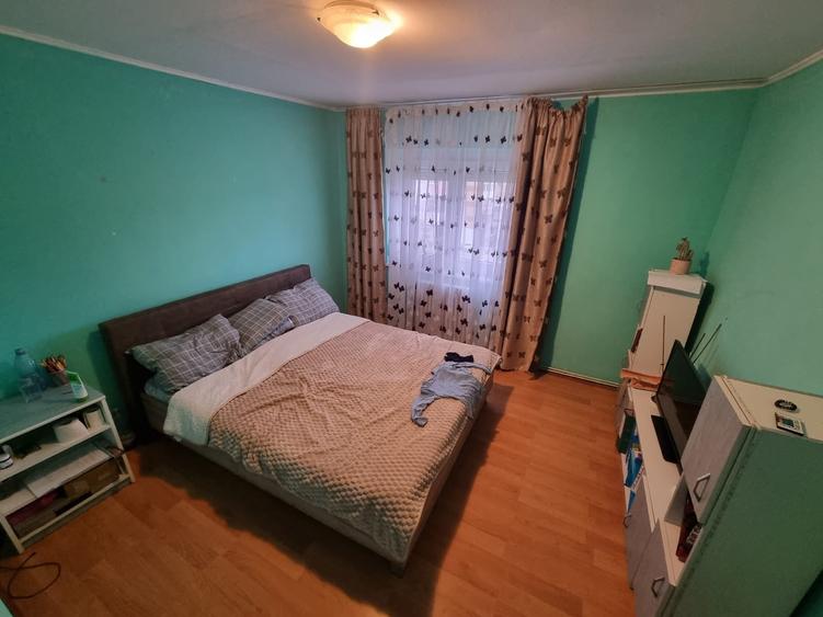Apartament cu 3 camere decomandat în Cetate