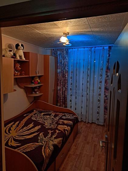 Apartament cu 3 camere decomandat în Exterior Vest