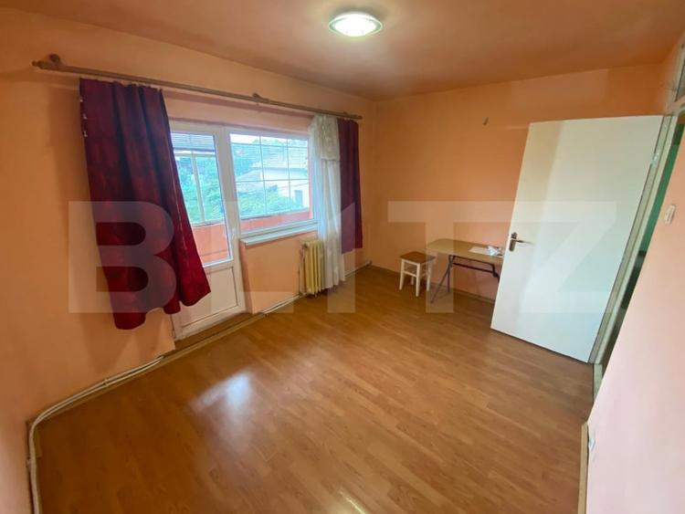 Apartament cu 4 camere decomandat în Dâmbul Rotund