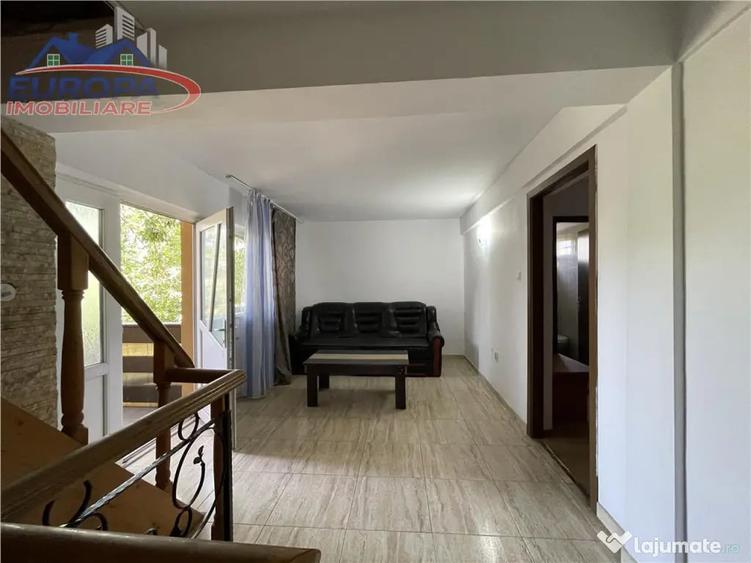 Casă cu 10 camere cu Teren 300 Mp în Dallas