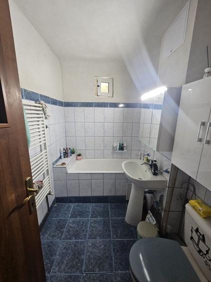 Apartament cu 3 camere decomandat în 1 Mai