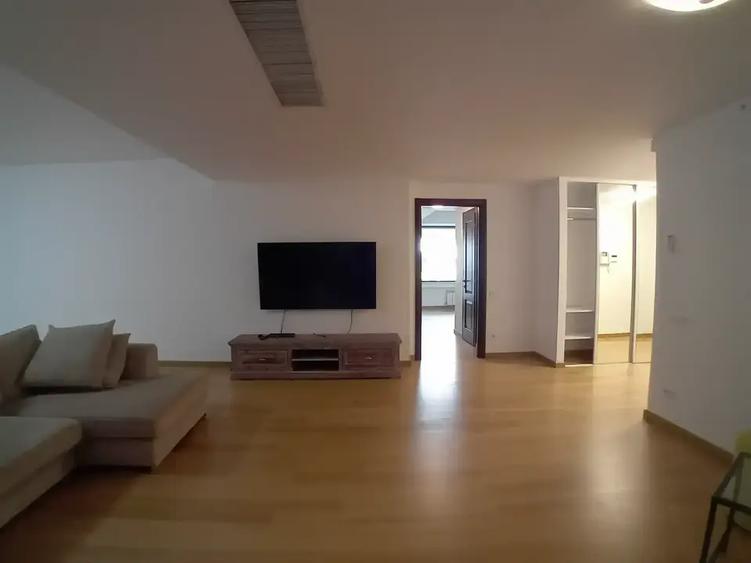 Apartament cu 3 camere semidecomandat, mobilat în Kiseleff