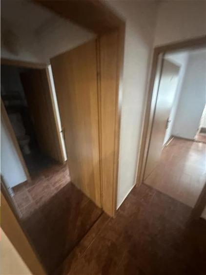 Apartament cu 4 camere decomandat în Lipovei