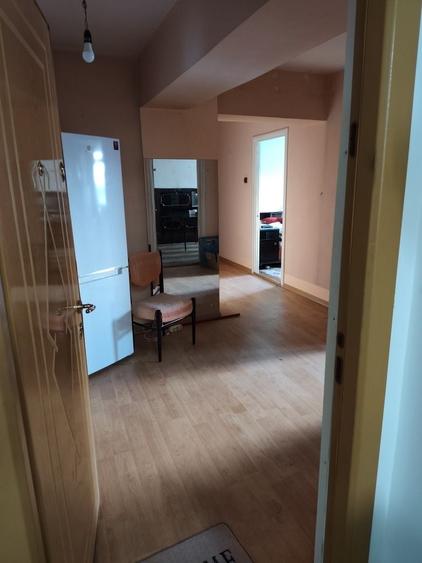 Apartament cu 3 camere decomandat în Sârbi