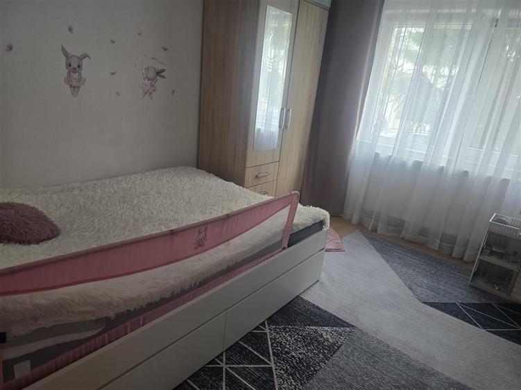 Apartament cu 3 camere decomandat, mobilat în Central