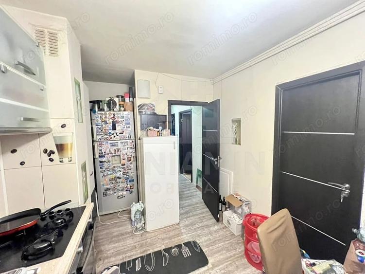 Apartament cu 3 camere decomandat în Astra