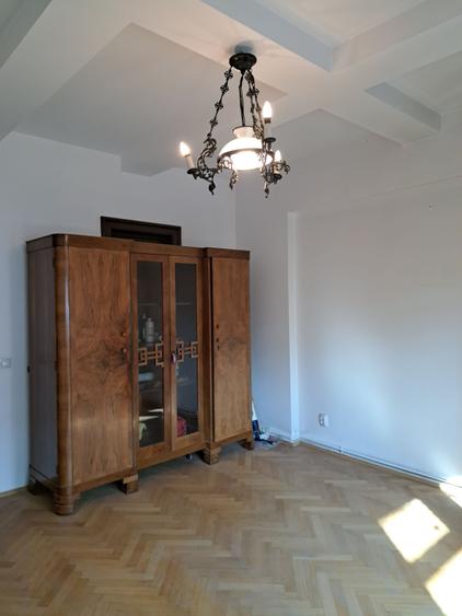 Apartament cu 3 camere nedecomandat, mobilat în Armeneasca