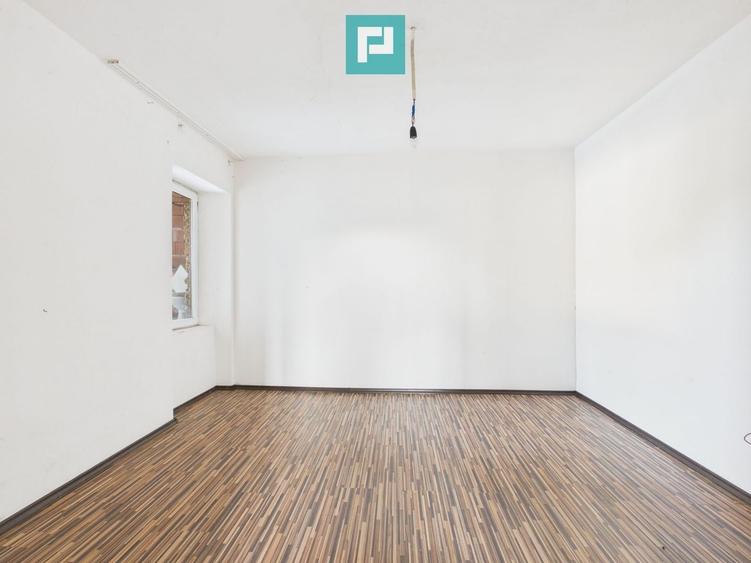 Casă individuală cu 8 camere cu Canalizare în Covăsinț
